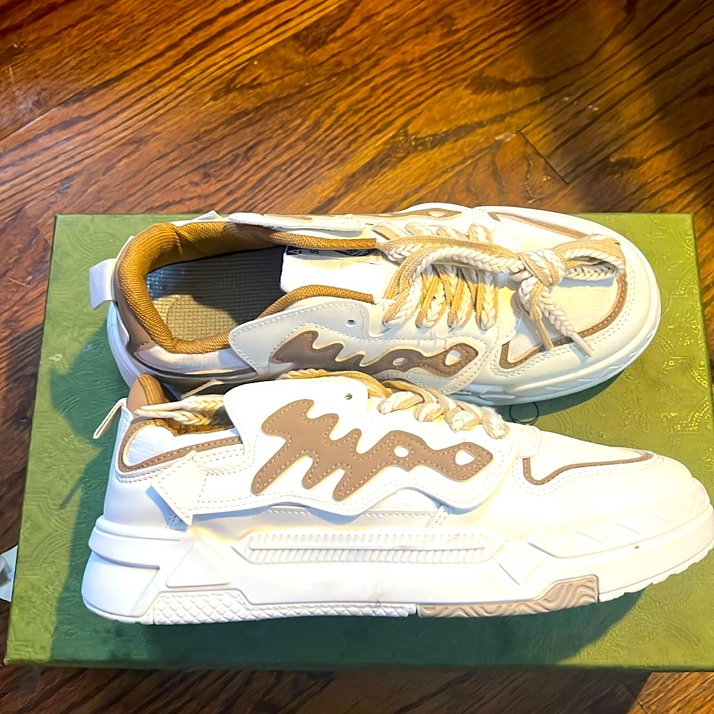 Aderstar Sneakers 
Size 44 
White & Tan Color
Never worn in great condition